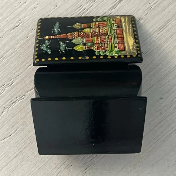 Russian St Basil’s Cathedral Hand Painted Lacquer Trinket Box - Picture 3 of 8
